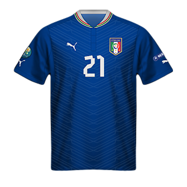 La seconda maglia dell'Italia è un omaggio al Tricolore e alla storia della  Nazionale di calcio