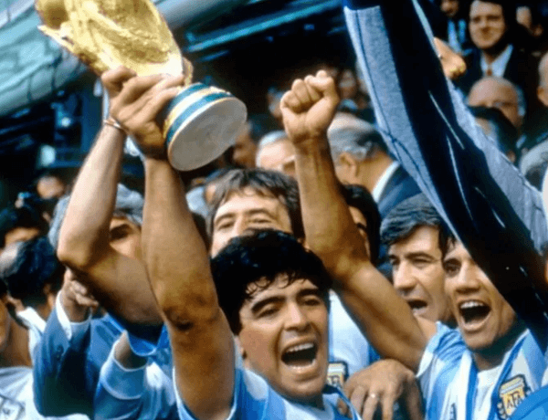Maradona y el equipo Argentino celebran la victoria Mundial 1986