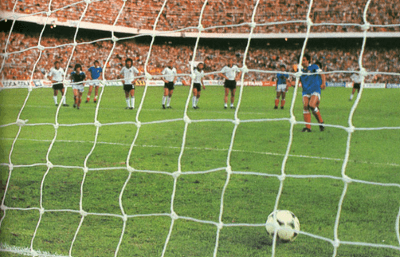 Platini con Francia penalti del 0-1 frente a Alemania Mundial 82 Platini con Francia penalti del 0-1 frente a Alemania Mundial 82